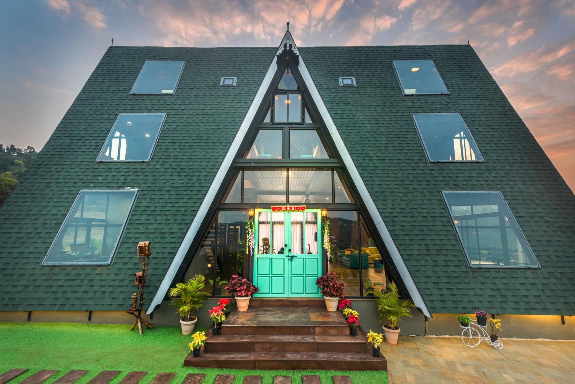 Saffronstays A Vantage, Panchgani - A Pyramid Shaped Unique Luxury Villa With Infinity Valley Views Kültér fotó