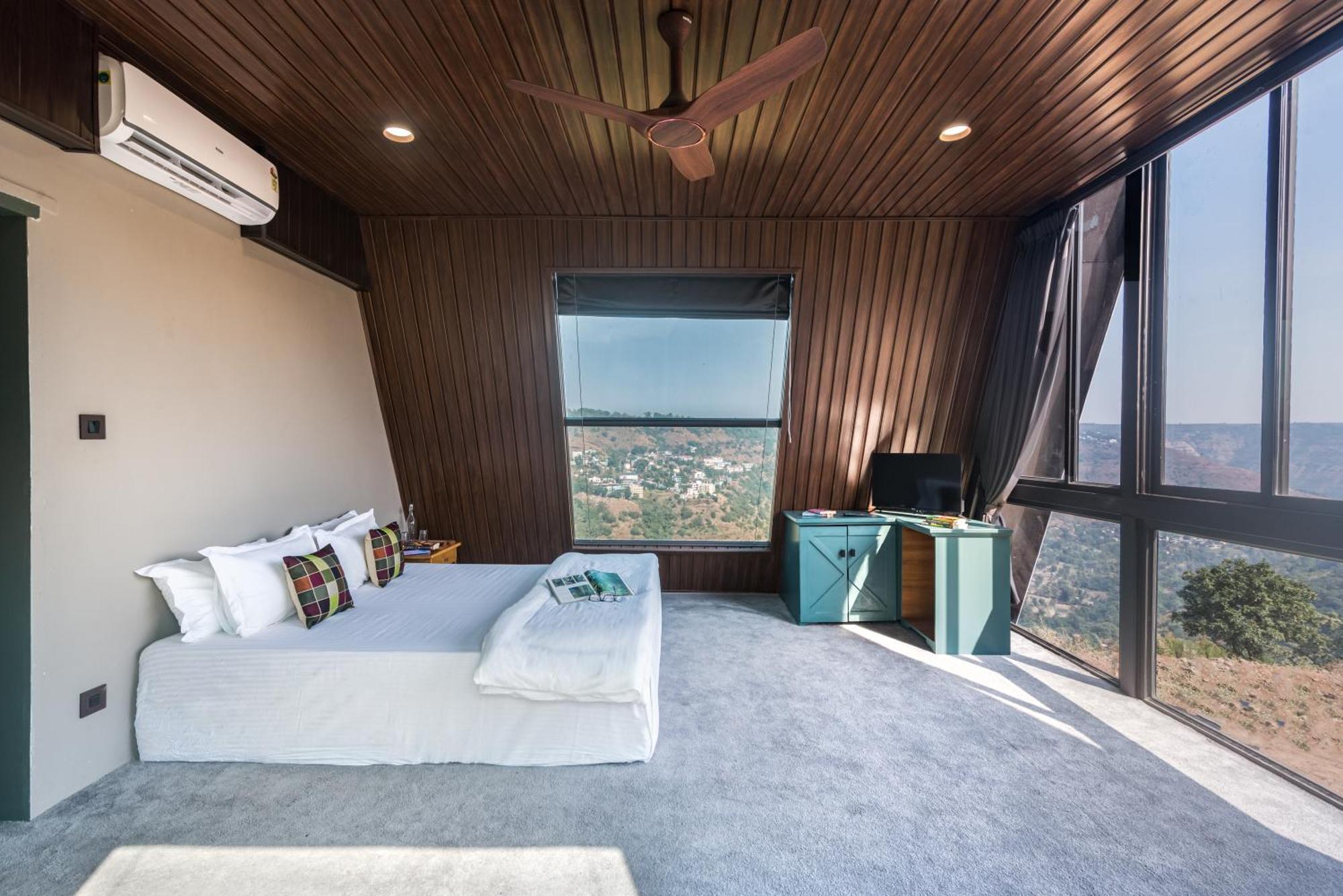 Saffronstays A Vantage, Panchgani - A Pyramid Shaped Unique Luxury Villa With Infinity Valley Views Kültér fotó